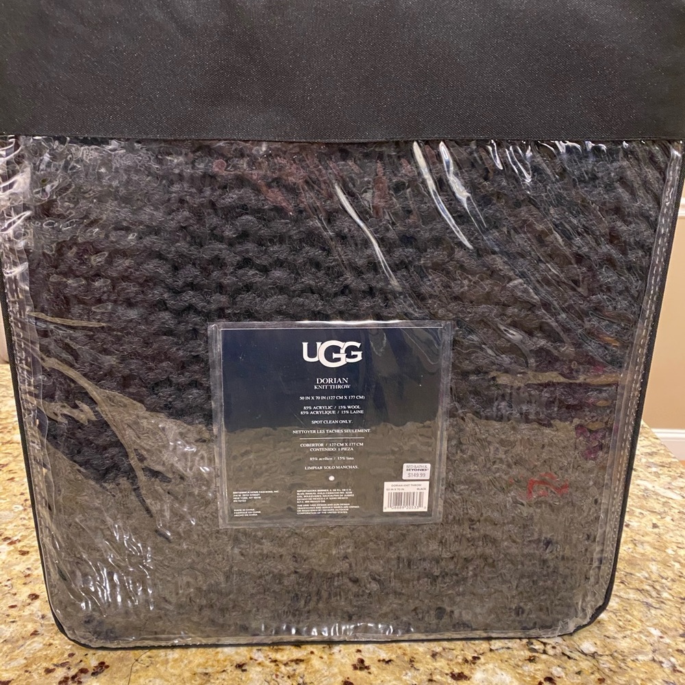 LAST ONE! UGG Dorian Knit Throw in Black 50x70in - Picture 2 of 7